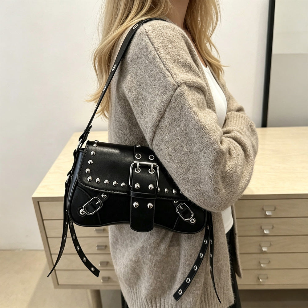 Rivet shoulder bag detail